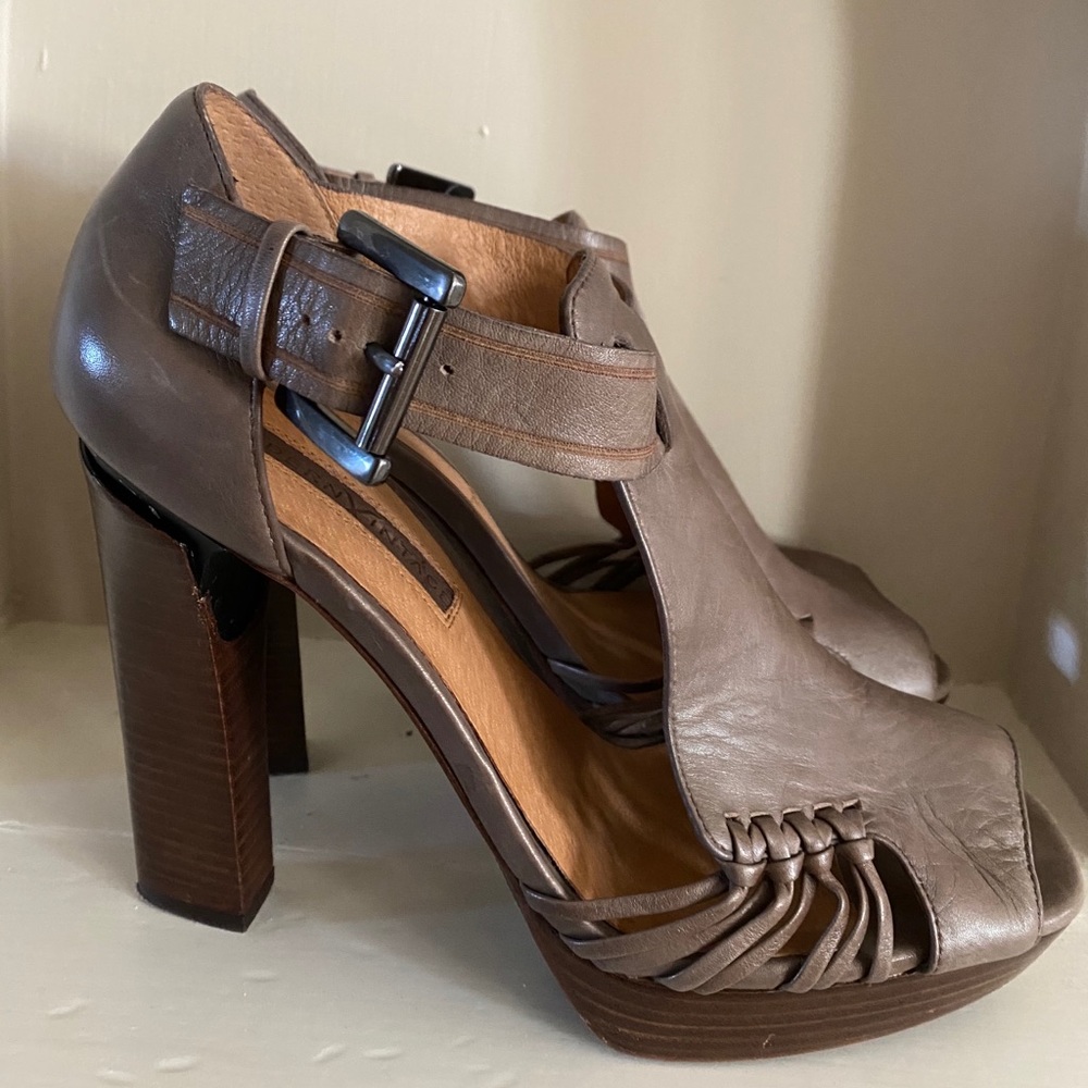 Women’s summer heel